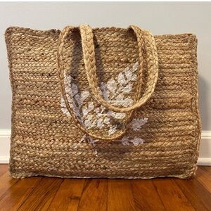 Beautiful Bee & Willow BigBig Jute Tote. Like New